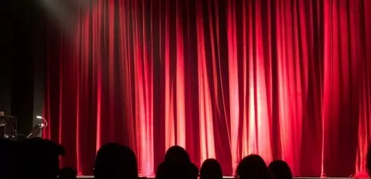 theatre.jpg GUIGNOL AU CIRQUE